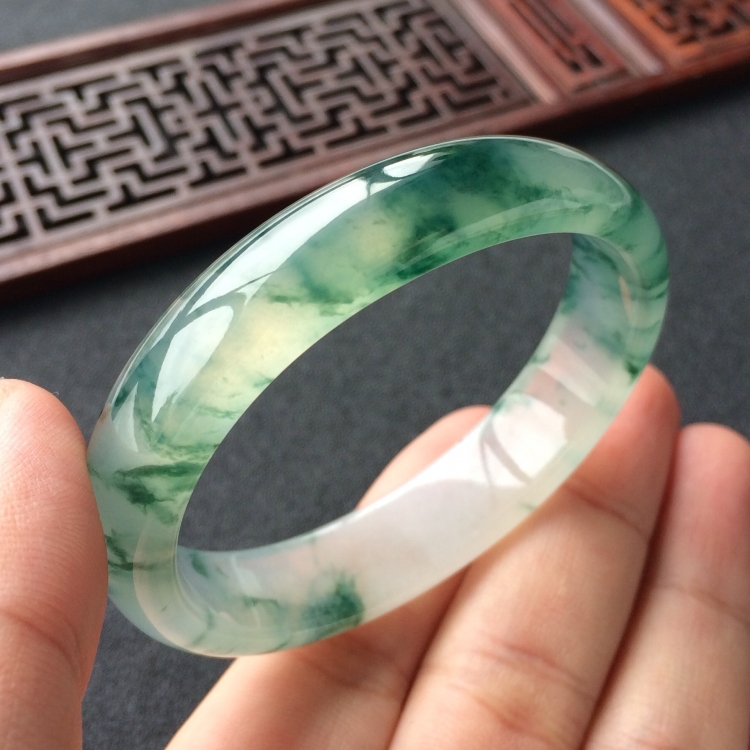 (超值推荐)冰种飘花贵妃镯(50.8mm-44.8mm)