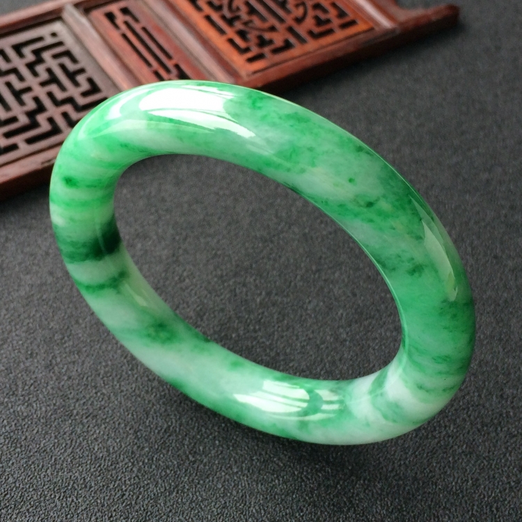 (超值推荐)糯冰种飘翠圆条手镯(54.1mm)