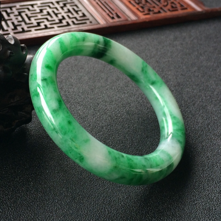 (超值推荐)糯冰种飘翠圆条手镯(54.1mm)