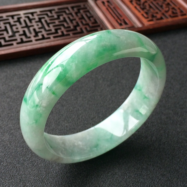 (超值推荐)糯冰种飘翠手镯(57.6mm)