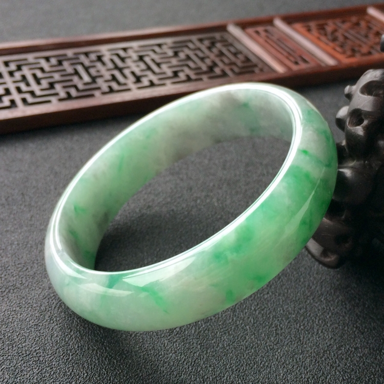 (超值推荐)糯冰种飘翠手镯(57.6mm)