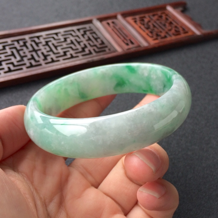 (超值推荐)糯冰种飘翠手镯(57.6mm)
