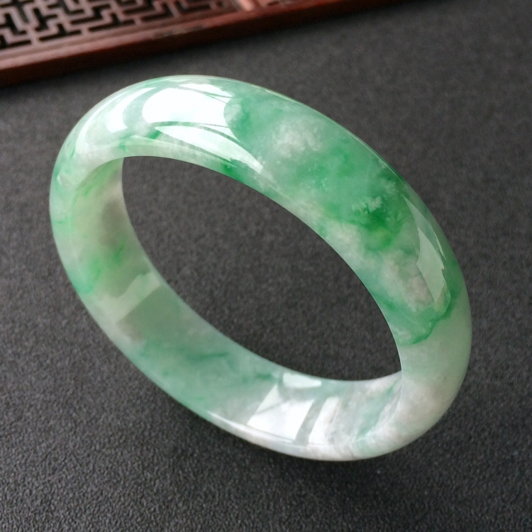 (超值推荐)糯冰种飘翠手镯(57.6mm)