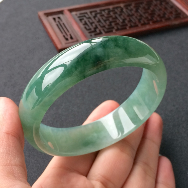 (超值推荐)糯冰种晴水飘花手镯(61mm)