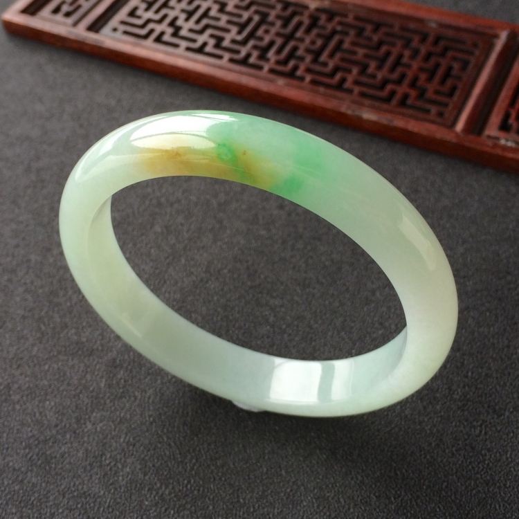 (超值推荐)糯冰种黄加绿手镯(58.7mm)