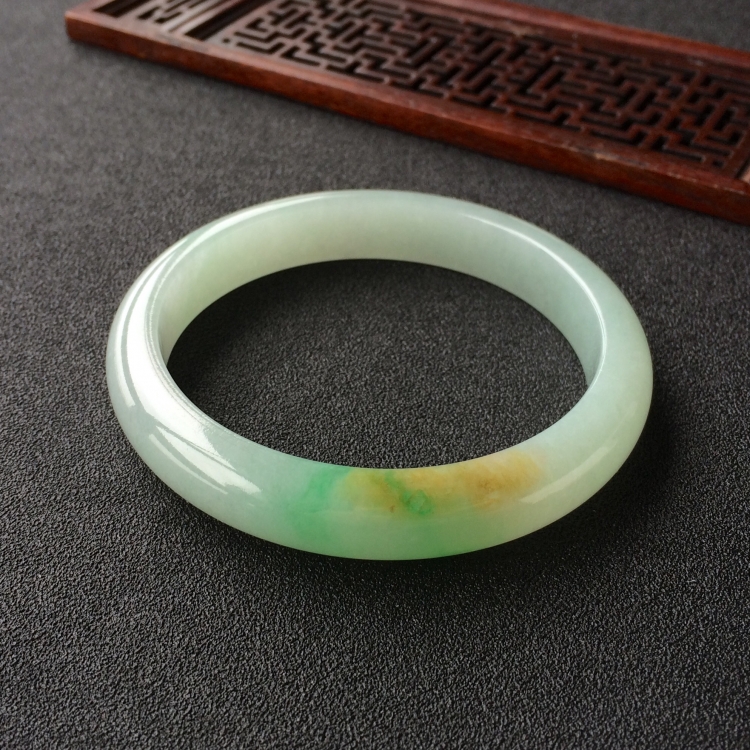 (超值推荐)糯冰种黄加绿手镯(58.7mm)
