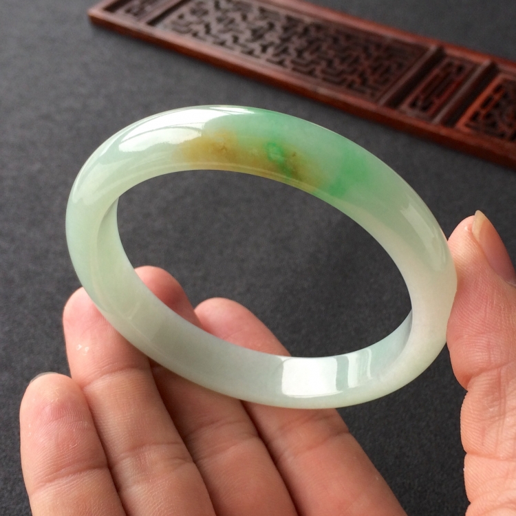 (超值推荐)糯冰种黄加绿手镯(58.7mm)