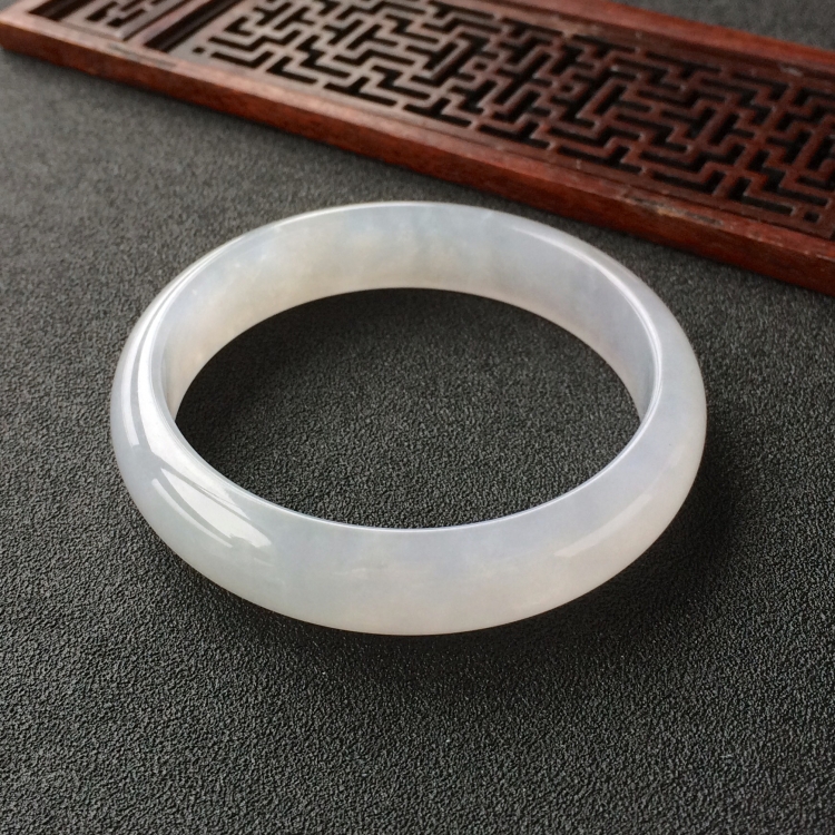 (超值推荐)糯冰种淡紫罗兰手镯(55.8mm)