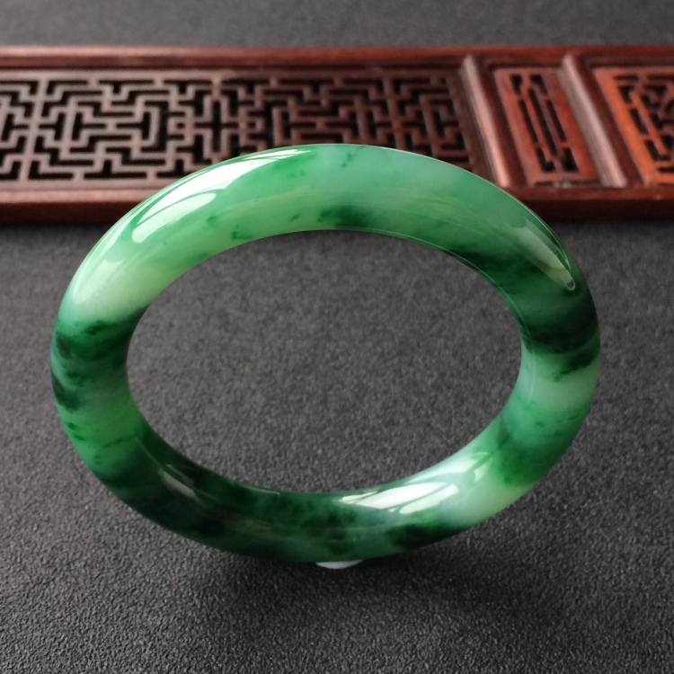 (超值推荐)糯冰种飘花圆条手镯(52.2mm)