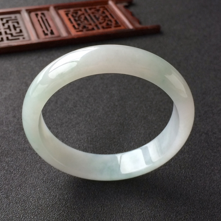 (超值推荐)糯冰种略飘花手镯(56.8mm)