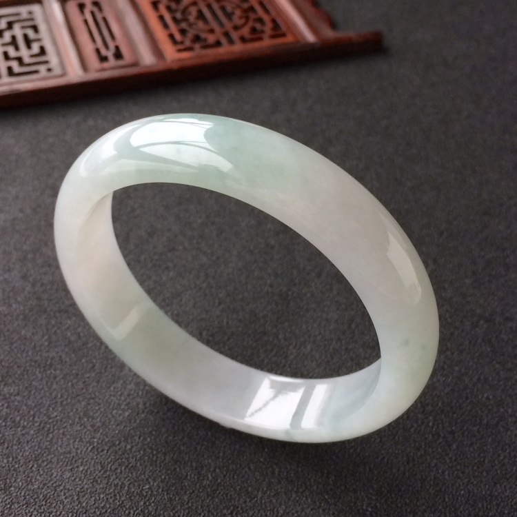 (超值推荐)糯冰种略飘花手镯(56.8mm)