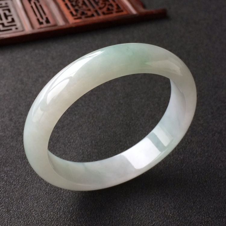 (超值推荐)糯冰种略飘花手镯(56.8mm)