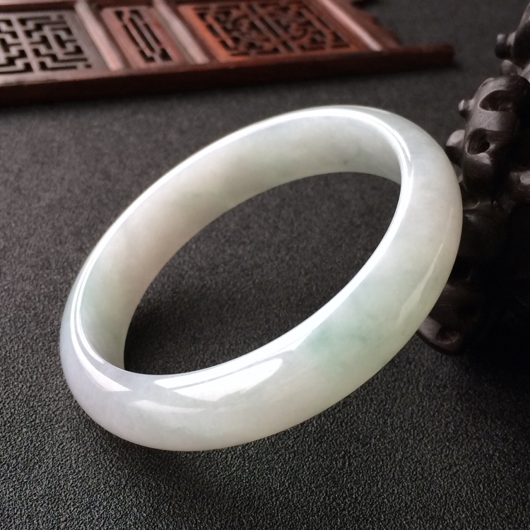 (超值推荐)糯冰种略飘花手镯(56.8mm)