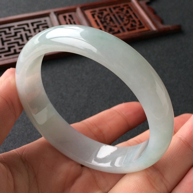 (超值推荐)糯冰种略飘花手镯(56.8mm)