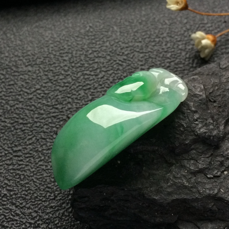 （超值推荐）糯冰种飘翠福瓜挂件