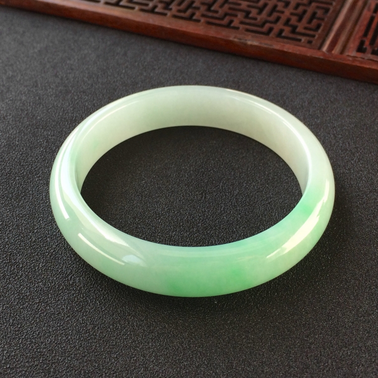 (超值推荐)糯冰种飘翠手镯(57.8mm)