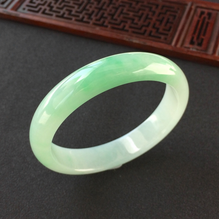 (超值推荐)糯冰种飘翠手镯(57.8mm)