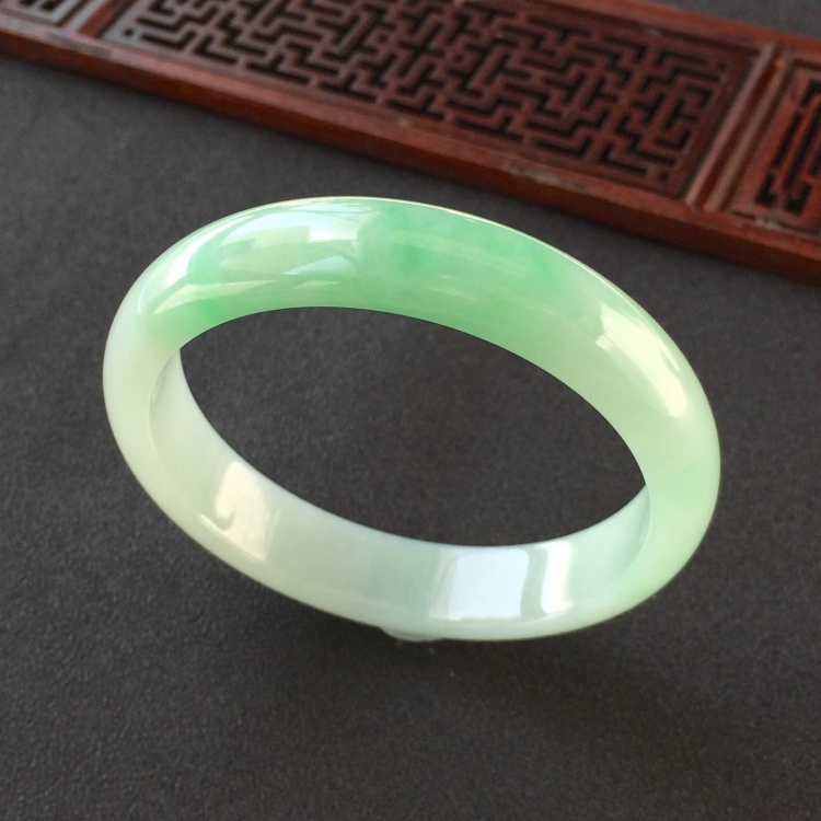 (超值推荐)糯冰种飘翠手镯(57.8mm)