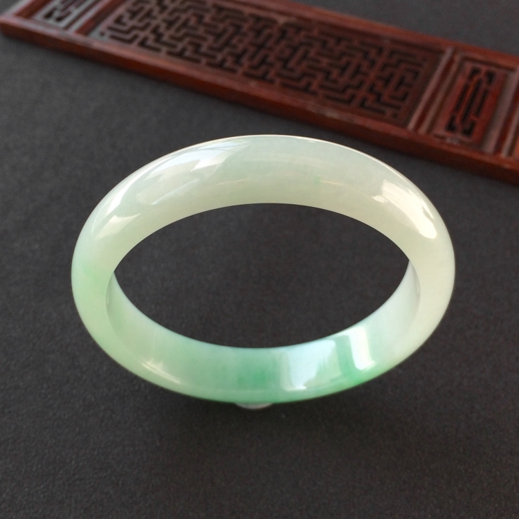 (超值推荐)糯冰种飘翠手镯(57.8mm)