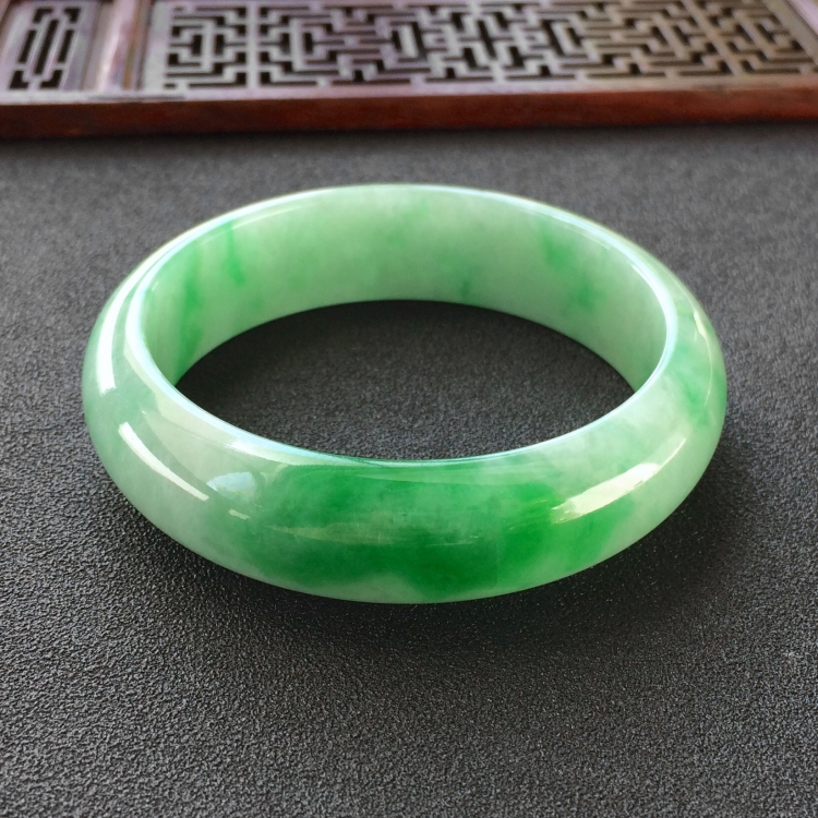 (超值推荐)糯冰种飘翠手镯(54.2mm)