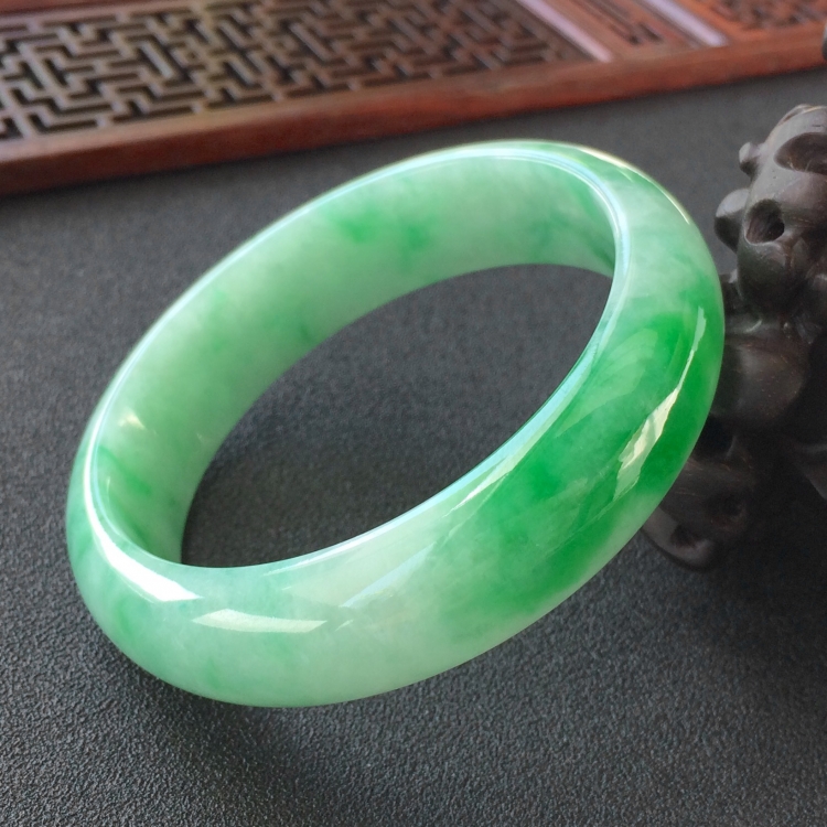 (超值推荐)糯冰种飘翠手镯(54.2mm)