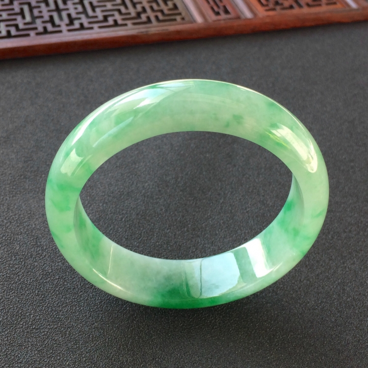 (超值推荐)糯冰种飘翠手镯(54.2mm)