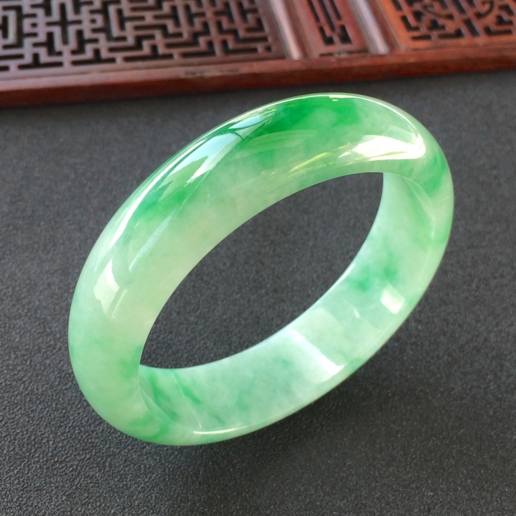 (超值推荐)糯冰种飘翠手镯(54.2mm)