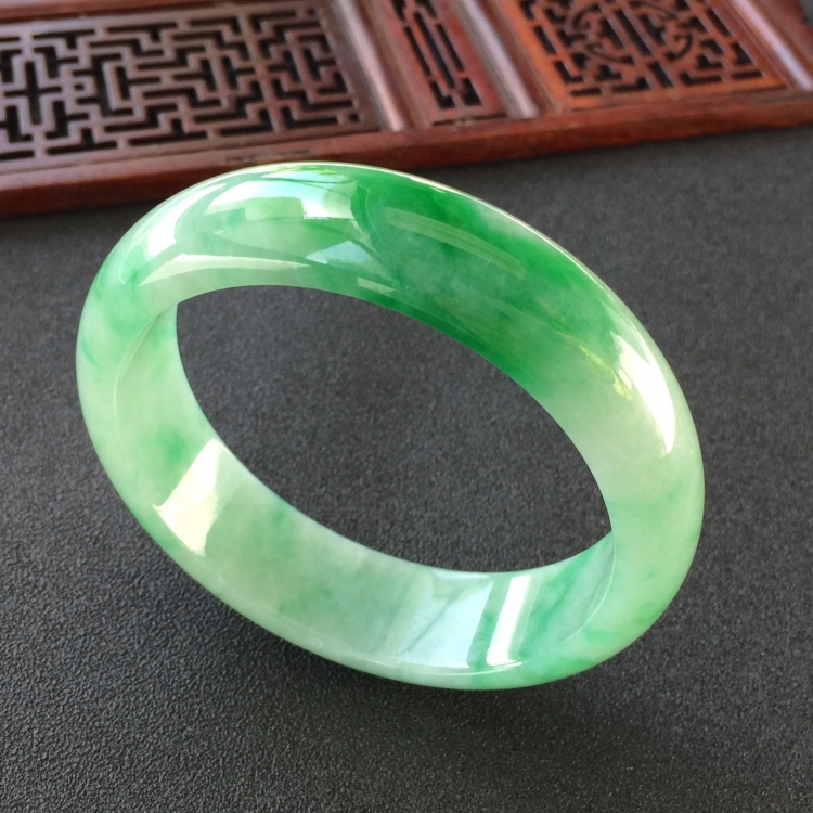 (超值推荐)糯冰种飘翠手镯(54.2mm)