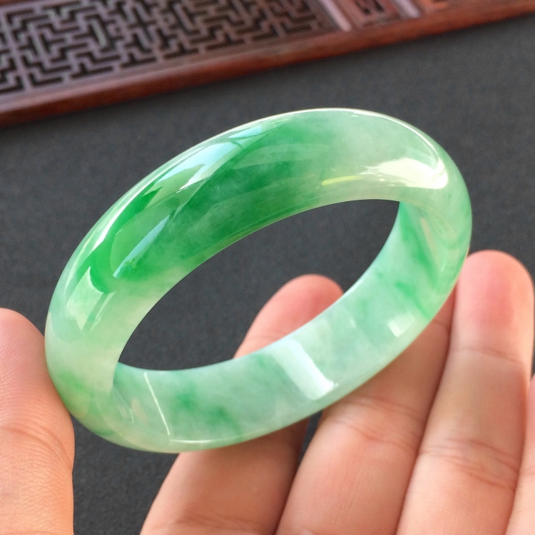 (超值推荐)糯冰种飘翠手镯(54.2mm)