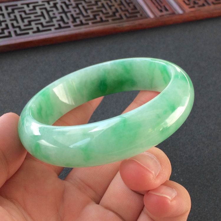 (超值推荐)糯冰种飘翠手镯(54.2mm)