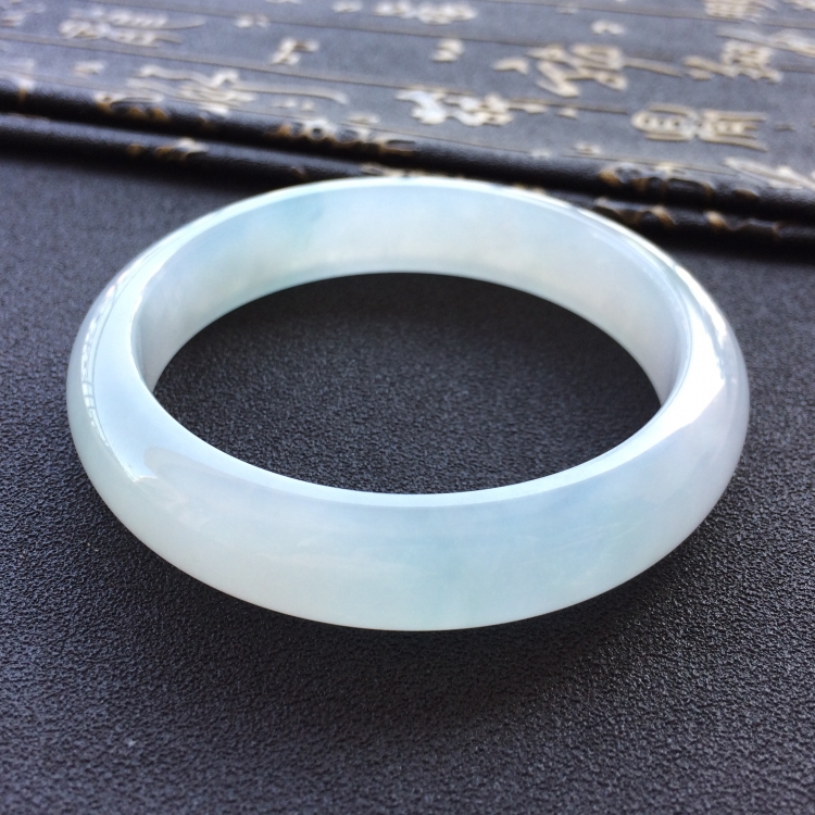 (超值推荐)糯冰种淡晴水手镯(57mm)
