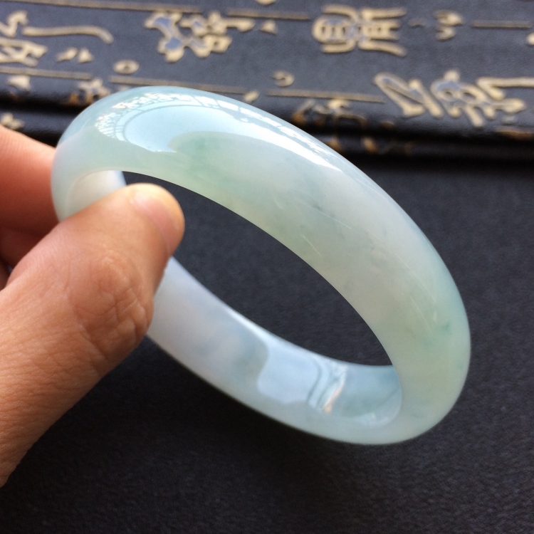 (超值推荐)糯冰种晴水飘花手镯(56mm)