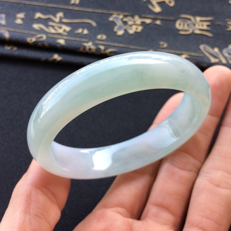 (超值推荐)糯冰种晴水飘花手镯(56mm)
