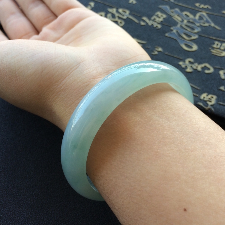 (超值推荐)糯冰种晴水飘花手镯(56mm)