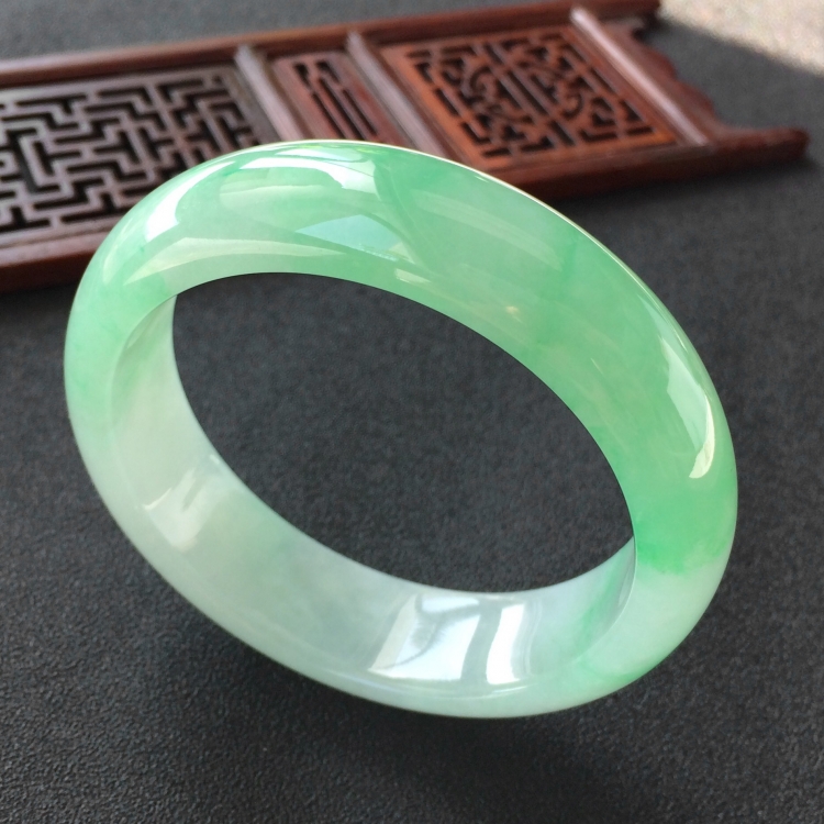 (超值推荐)糯冰种飘翠手镯(56.6mm)