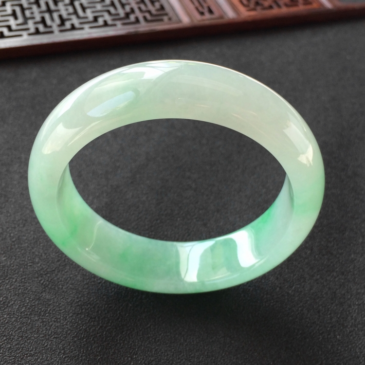 (超值推荐)糯冰种飘翠手镯(56.6mm)