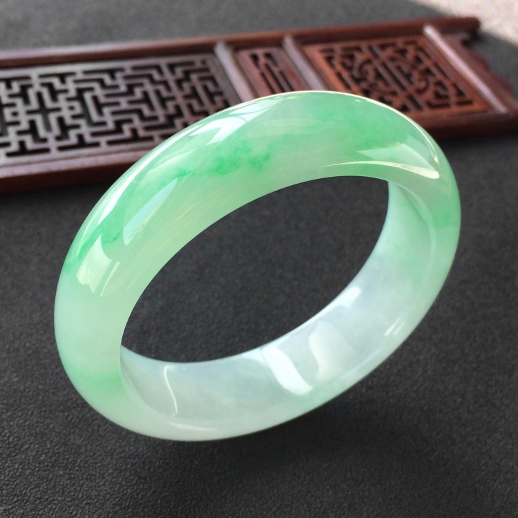 (超值推荐)糯冰种飘翠手镯(56.6mm)