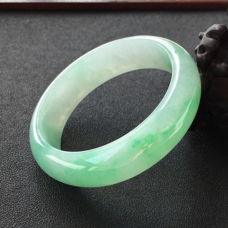 (超值推荐)糯冰种飘翠手镯(56.6mm)