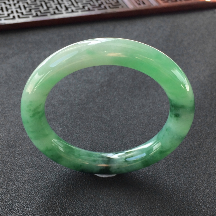 (超值推荐)糯冰种飘花圆条手镯(55mm)