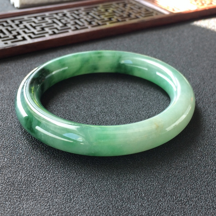 (超值推荐)糯冰种飘花圆条手镯(55mm)