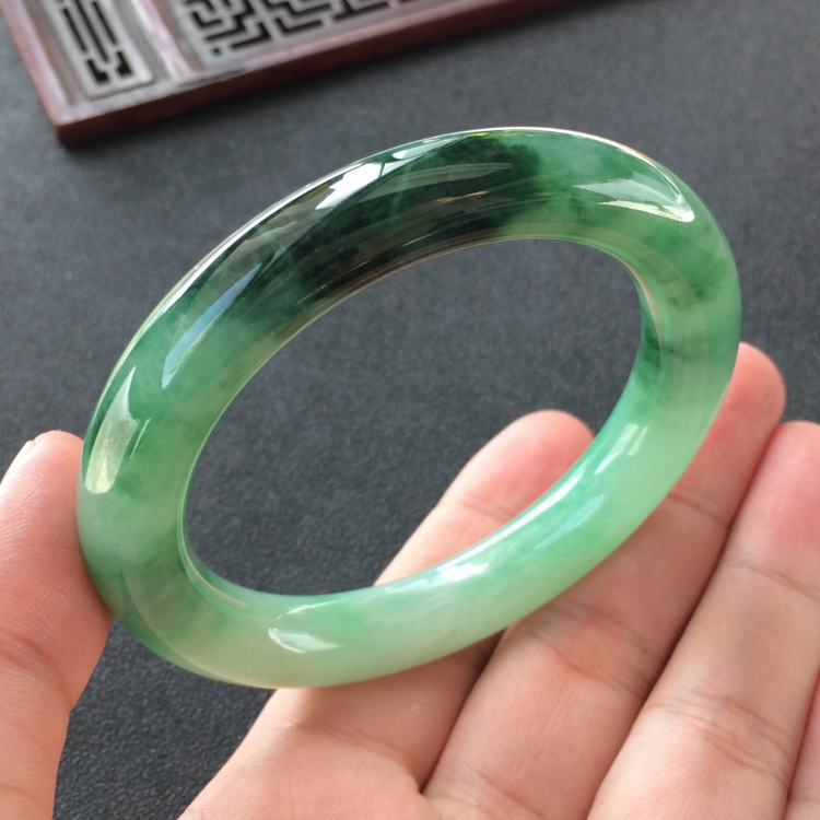(超值推荐)糯冰种飘花圆条手镯(55mm)