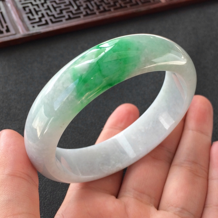 (超值推荐)糯冰种飘翠手镯(59.3mm)