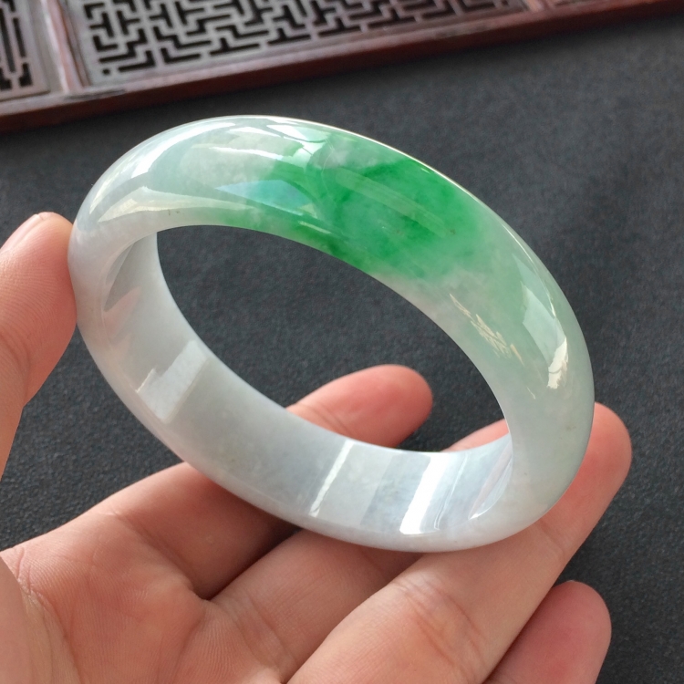 (超值推荐)糯冰种飘翠手镯(59.3mm)