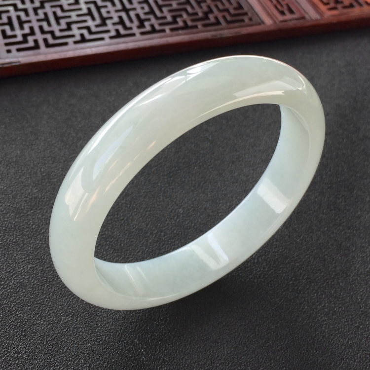(超值推荐)糯冰种晴水手镯(61.8mm)
