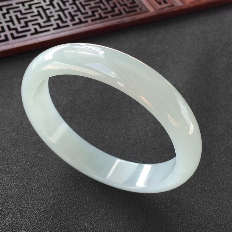 (超值推荐)糯冰种晴水手镯(61.8mm)