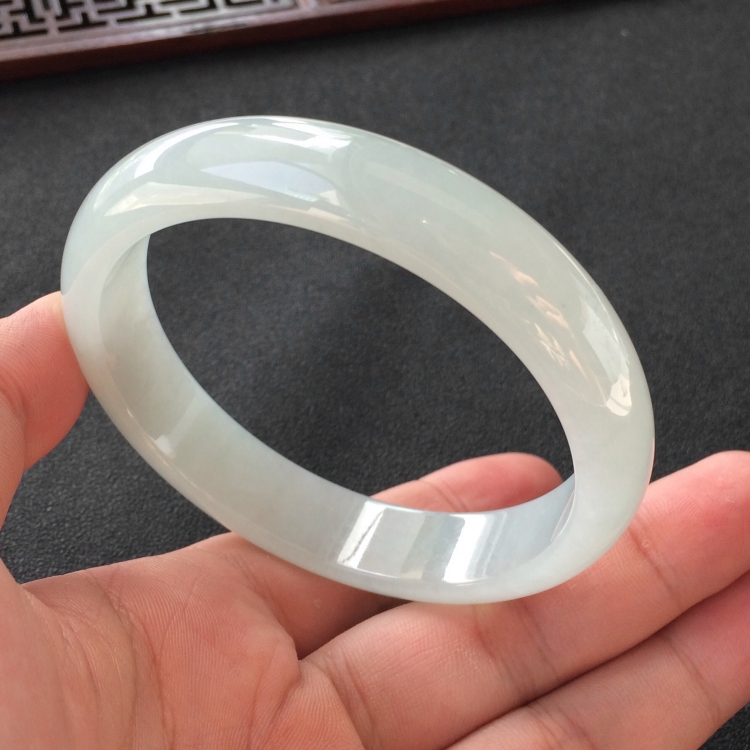 (超值推荐)糯冰种晴水手镯(61.8mm)