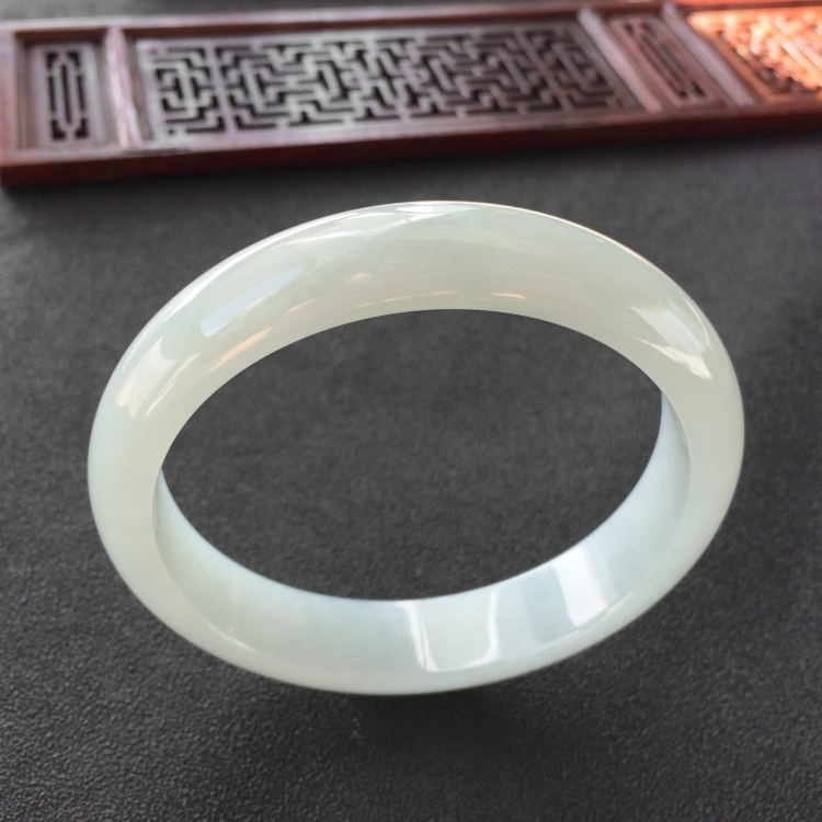 (超值推荐)糯冰种晴水手镯(61.8mm)