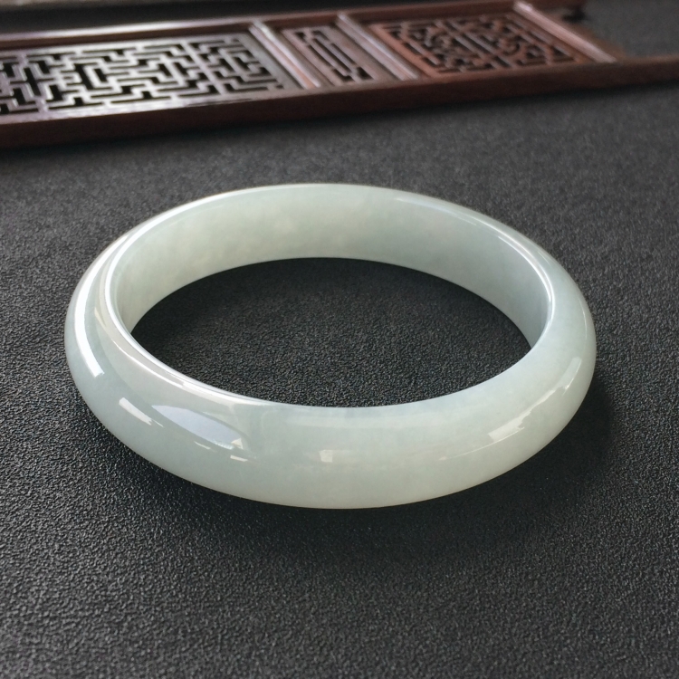 (超值推荐)糯冰种晴水手镯(61.8mm)