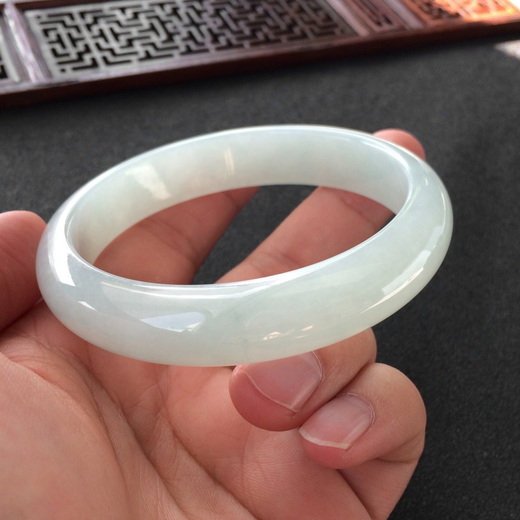 (超值推荐)糯冰种晴水手镯(61.8mm)