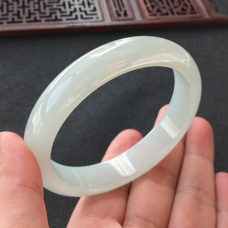 (超值推荐)糯冰种晴水手镯(61.8mm)